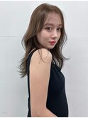 レイヤーカット ロング 前髪あり ベージュカラー