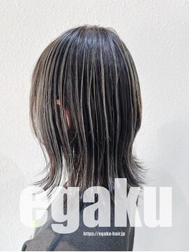 エガク(egaku) 細めハイライトのミディアムスタイル