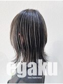 細めハイライトのミディアムスタイル