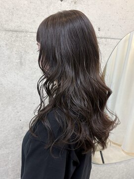 ペム(pem) ロングヘア×透明感カラー