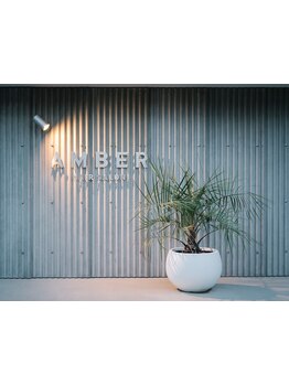 白×グレーを基調とした大人女性のための上質サロン。お洒落な店内で贅沢な時間をお過ごしください♪