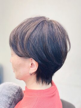 アンヌ 耳掛けショートカット