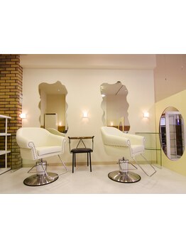 落ち着いた雰囲気の店内で、少人数のマンツーマン施術で贅沢な時間とワンランク上の仕上がりを♪