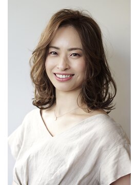 ノーヴェ(Nove) 30代/40代にオススメ　白髪ぼかしの地毛ハイライト