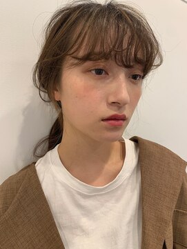 エイチ(H) クラゲヘアミディアムヘアオリーブグレージュミニボブミディアム