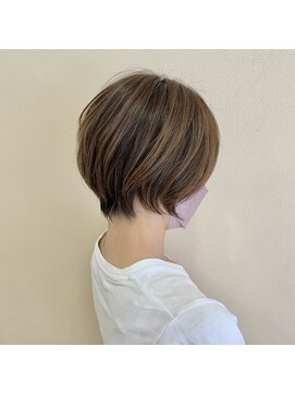 セム(sem) ショートボブ×白髪ぼかしハイライト