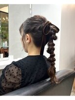 ディア(.eer)&nbsp;編みおろしポニーテール(> <)