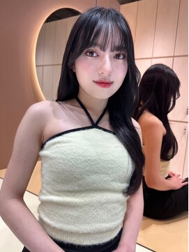 グロー 大宮(GLROW) 顔まわりカット くびれヘア ブルーブラック 地毛風カラー