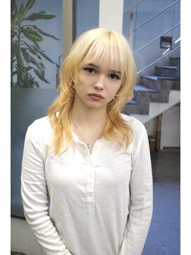 レコ(LECO) ハイレイヤーウルフカットハイトーンブロンドヘア