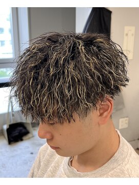 ライズ 渋谷店(RISE) 刈り上げマッシュ金メッシュツイストスパイラルパーマ
