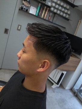 イントロバイフィーネ 渋谷(INTRO . by Fi-Ne) ロースキンフェード/クルーカット