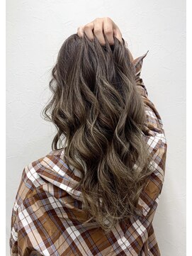 ヘアアンドメイク リヴィア(Rivia) グレイベージュ