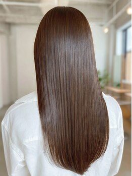 クレビア(CreBiA)の写真/【名駅】湿気で広がる髪やクセ毛のお悩みを解決し、お手入れが簡単に♪毛先まで柔らかなストレートが叶う☆