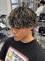 ゼノ 海老名(XENO)&nbsp;波巻きパーマラウンドマッシュフェザーパーマメンズパーマ眉毛