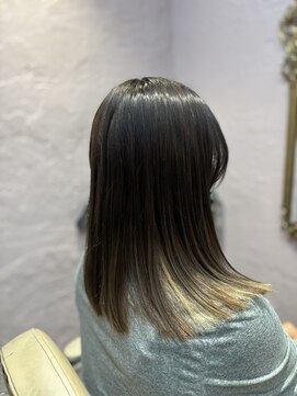 【西武新宿駅】オリーブグレージュ×イヤリングカラー