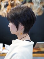 シロ(SHILO)&nbsp;くびれショート×ダークカラー/諏訪