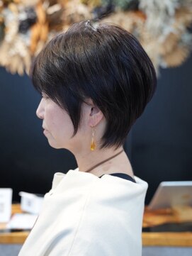 シロ(SHILO) くびれショート×ダークカラー/諏訪