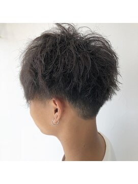 テクライズ 豊橋店(TECHRISE) グレイッシュシルバーカラー×メンズ前下がりマッシュ