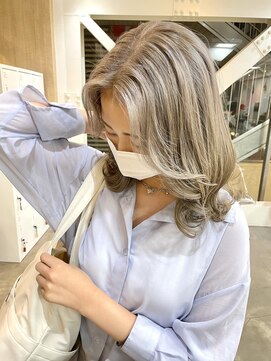 イェッカ(YECCA) ホワイトグレー