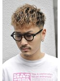 ツーブロックフェードソフトツイストベージュスペインカール