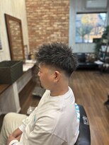 ライズヘアー(RISE HAIR)&nbsp;スキンフェード＋ハイライト＋ツイストパーマ