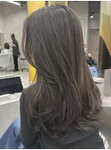 ツヤ髪グレージュ×ミディアムレイヤーカット【CHICA】