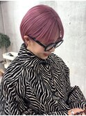 ピンクショートボブハイトーンカラーセンターパートブリーチ