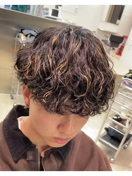 レタッチ バイ フィフス 天神大名(RETOUCH by fifth) 大名波巻きパーマツイストスパイラルパーマッシュウルフカット