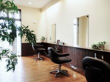 サロンドボーテヴィー(salon de beaute'Vie)の雰囲気（自然光の入る店内で、ゆっくりお過ごしいただけます！）