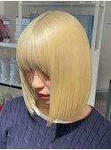 18422金髪ホワイトアッシュブロンドレイヤーボブシャギーカット