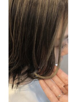 ヘアサロンM 新宿 前髪ハイライト