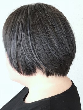 フィーリー ヘア デザイン 太田店(feAry) クールショート　　ハイライト×ダークグレーのシルバーカラー