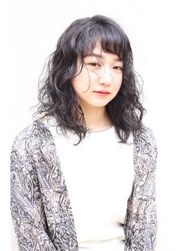 パカ(paka) くせ毛風ミディー