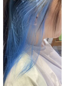 インス(ensue) 華やか顔周り〇イヤリングカラー水色くびれレイヤーミディ中島
