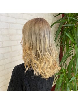 ビス ヘア アンド ビューティー 西新井店(Vis Hair＆Beauty) 20代30代40代ブリーチミルクティー伸ばしかけミディアムウルフ