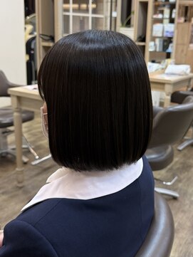 アルターリール(aL ter Rire) イメチェン/ホワイトブロンド/外ハネボブ/ワイドバング/杉田花乃