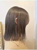 赤みをおさえてくれる♪透明感が可愛いオリーブグレー