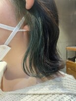 エミュー(emue) 20代30代40代小顔カットインナーカラーミドリ外ハネボブ