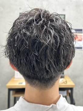 フイ 代々木(Hui) メンズ/アップバング/ツーブロックマッシュ/束感ショート波巻き