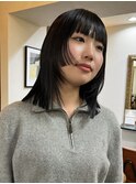 切りっぱなしミディアムとプツッと顔まわりカット
