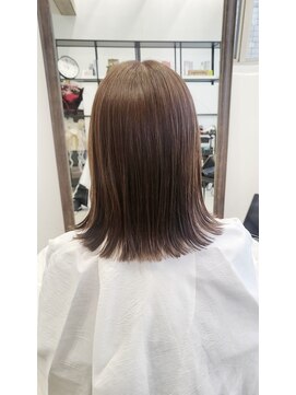 ルカ(LeK) 切りっぱなし風ミディアムボブ