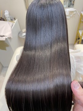 シュヴーブリヤン(cheveux brillants) 【しっとり艶髪の秘訣】湿気で広がる髪を芯から整えるケア