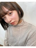 オリーブベージュのコンパクトボブ