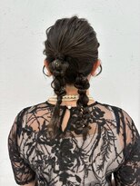 ヘアデザイン ソラ(Sola)&nbsp;お呼ばれヘアセット大人可愛いツイン編みおろし金箔ヘアアレンジ