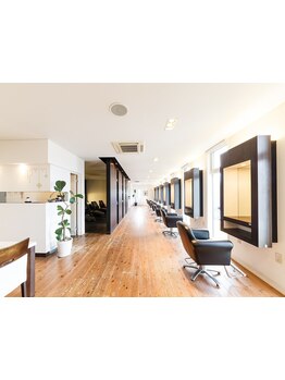 【安曇野・穂高】落ち着いた雰囲気の明るい店内で、日常を忘れてゆっくりとおくつろぎください＊