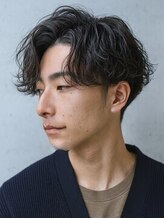 サニー(Sunny)&nbsp;ウェット質感パーマビジネス風ミディショート