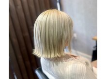 クゥ(Kuu)の雰囲気（ケアブリーチを使用したハイトーンカラーやデザインカラー）