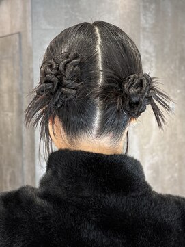 ピークアブー 原宿ハラカド(PEEK-A-BOO) お呼ばれヘアカチモリツインねじねじお団子ローツインライブヘア