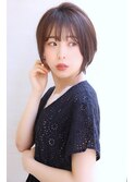 丸顔さん必見！オフィスカジュアルベビーマッシュショート