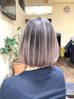 サムブリッジ(SOMEBRIDGE)&nbsp;バレイヤージュ　× ミルクティーカラー　× ボブ　（SOMEBRIDGE